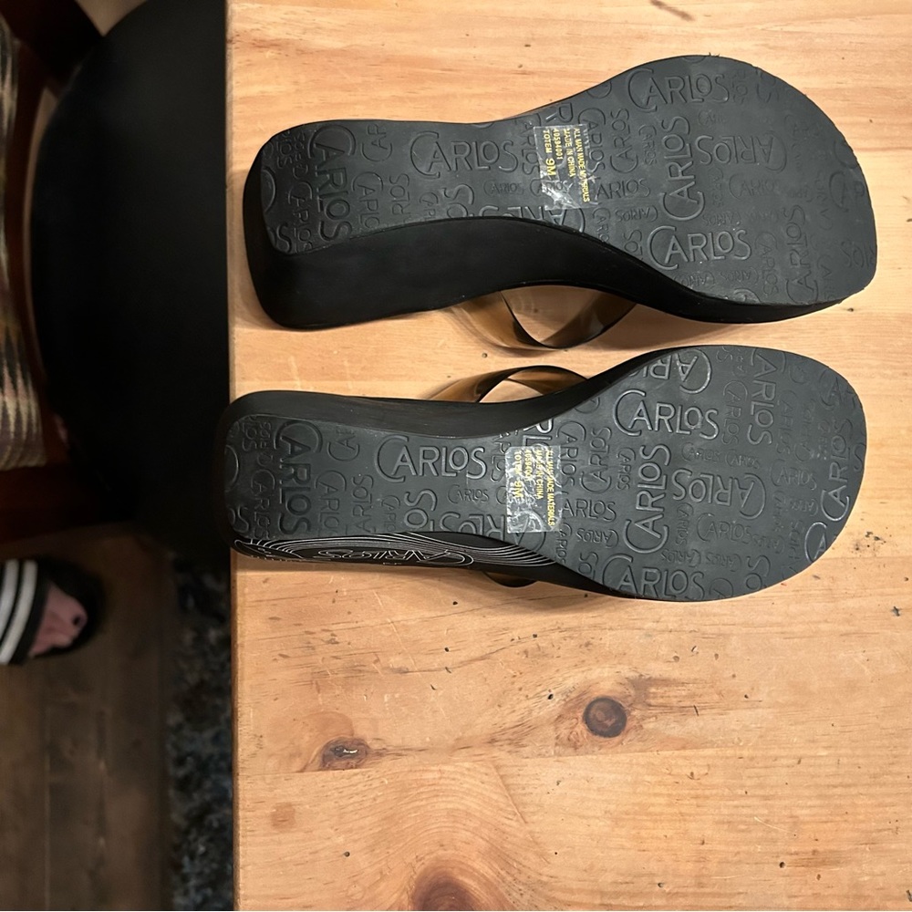 Black platform sandals with a clear strap thru toes, and pendant. Size 9 - Picture 3 of 6